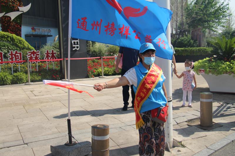 <strong>美女被大鸡巴捅了</strong>